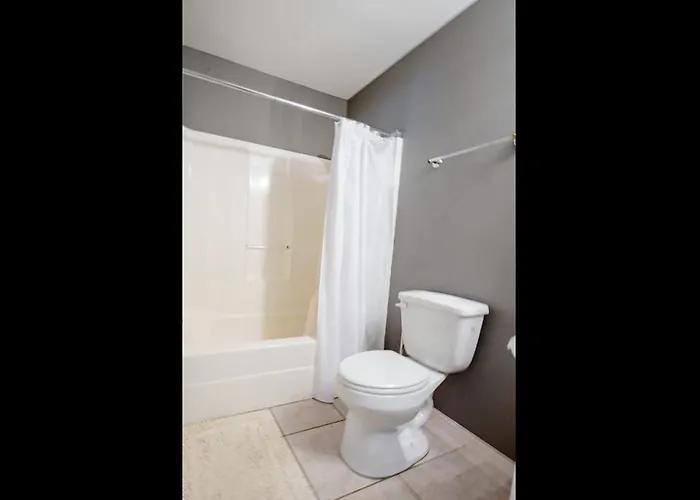 Family Friendly In Walking District, 5 Minutes From *