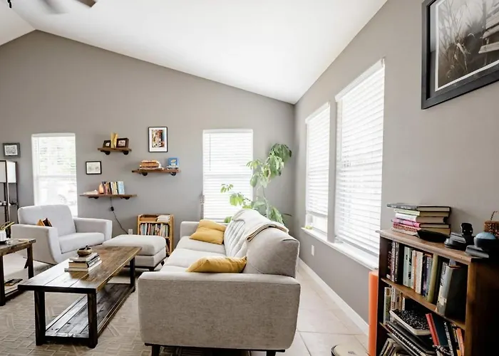 Family Friendly In Walking District, 5 Minutes From *